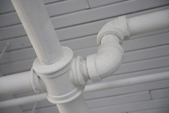 outdoor plumbing pipes